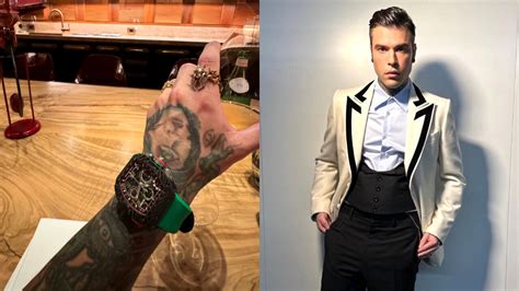 Fedez e la foto con l'orologio costosissimo: la cifra è da  